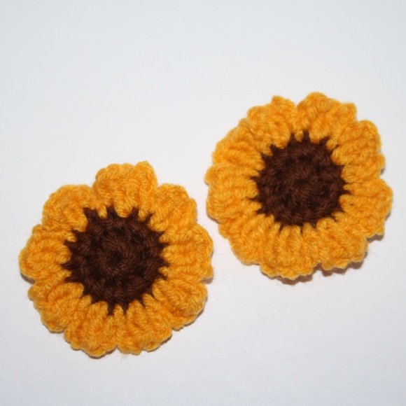 🌻✨🧶 Crochet Sunflower Hair Clips · Set of Two · Handmade & NWT - Picture 1 of 5